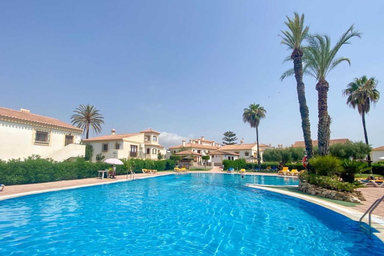Lovely 1- Bedroom Rental With Pool, Close To The Beach Vera Bagian luar foto