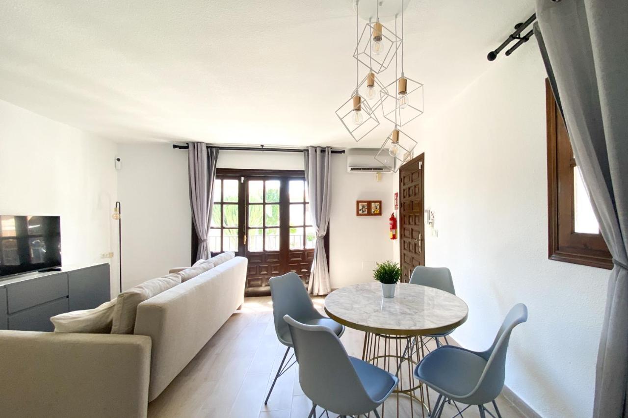 Lovely 1- Bedroom Rental With Pool, Close To The Beach Vera Bagian luar foto