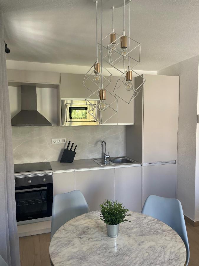 Lovely 1- Bedroom Rental With Pool, Close To The Beach Vera Bagian luar foto