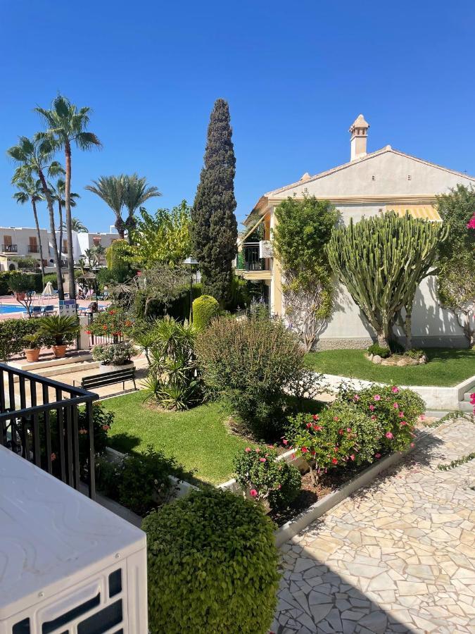 Lovely 1- Bedroom Rental With Pool, Close To The Beach Vera Bagian luar foto