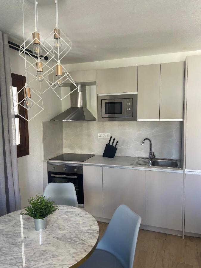 Lovely 1- Bedroom Rental With Pool, Close To The Beach Vera Bagian luar foto